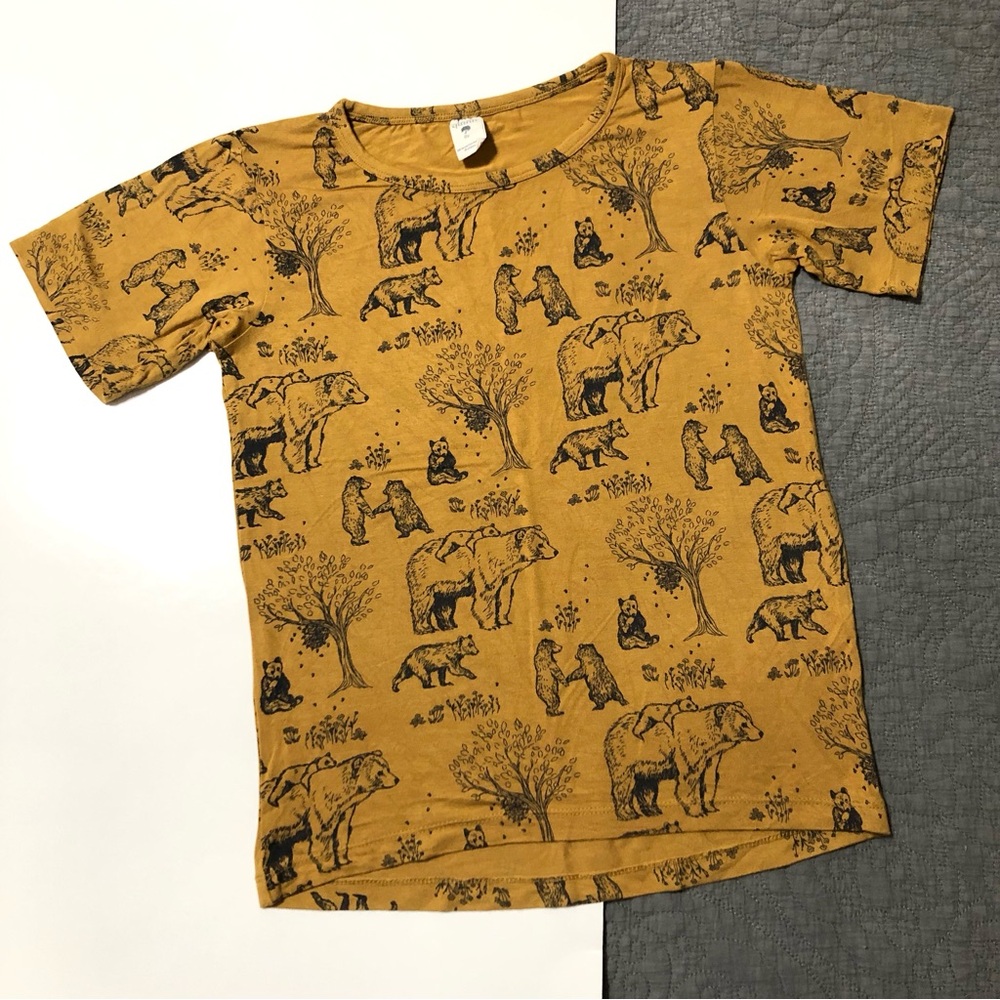 KATE QUINN Mustard Honey Bear Print Tee • 8 Unisex